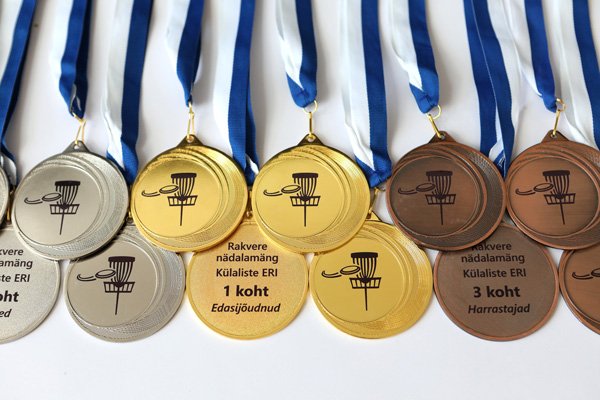 karikad medalid klaasmeened auhinnad