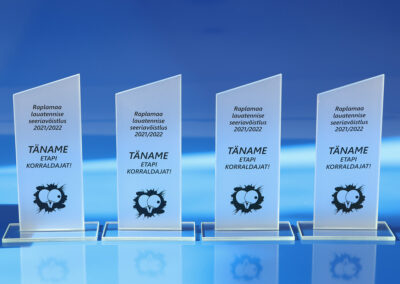 klaasmeened glass trophy