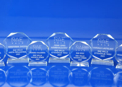 klaasmeened glass trophy