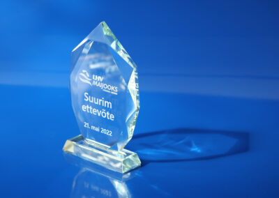 klaasmeened glass trophy