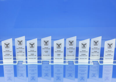klaasmeened glass trophy