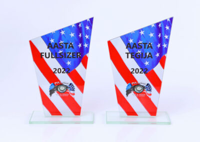klaasmeened glass trophy