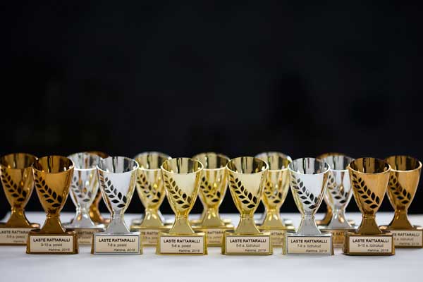 karikad medalid meened klaasmeened karikas medal klaasmeene award cup trophy