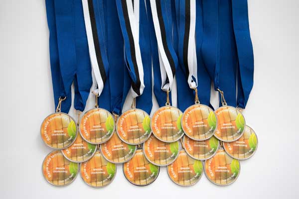 karikad medalid meened klaasmeened karikas medal klaasmeene award cup trophy
